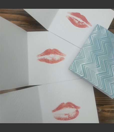 Kiss Card MC Bourbonnais - Bubblegum Pink Lipstick Kiss